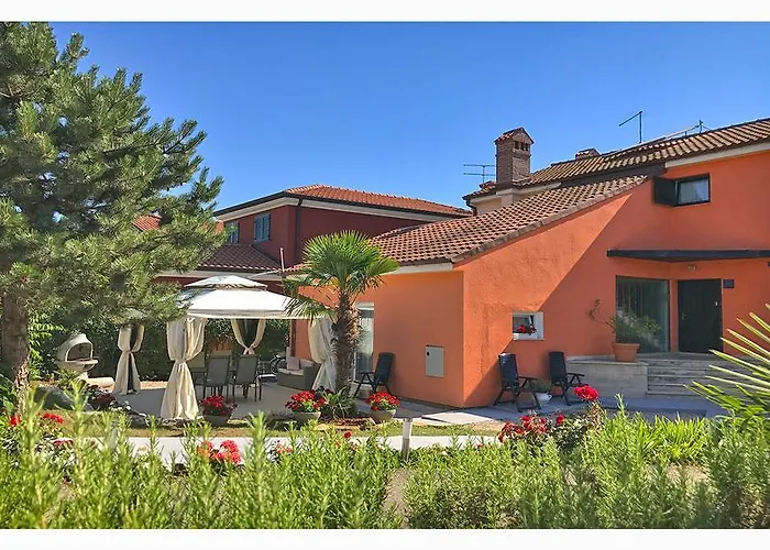 Apartments Gvarda